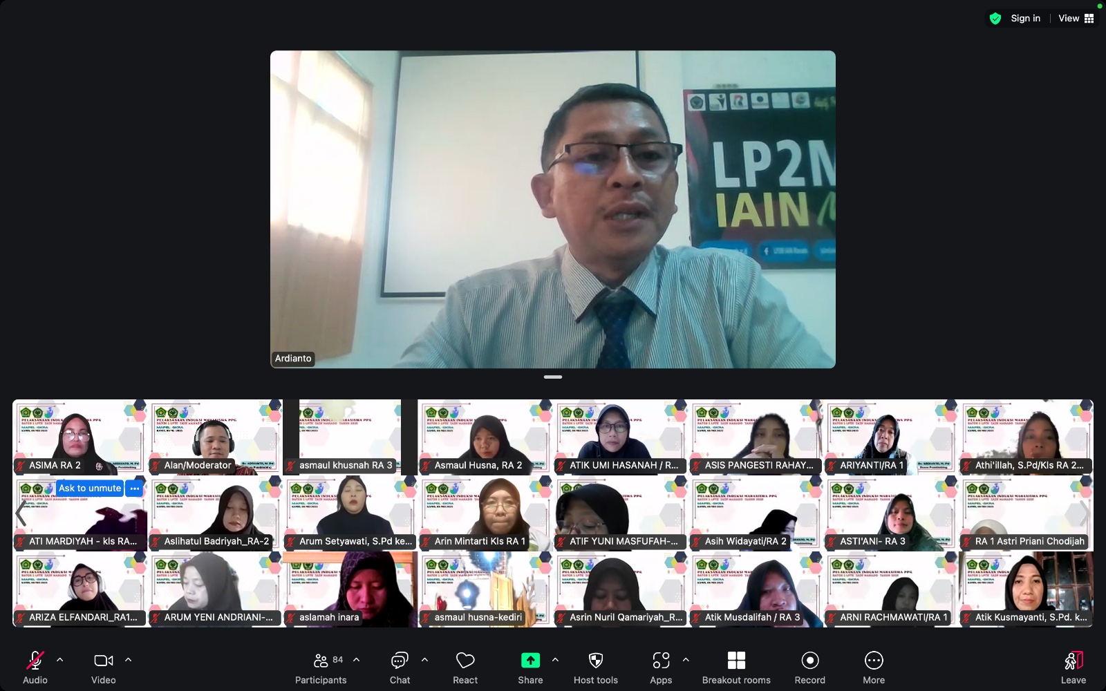 Pelatihan kesiapan PPG yang mencakup penyusunan perangkat ajar, praktik microteaching, serta penguatan kompetensi teknologi pembelajaran